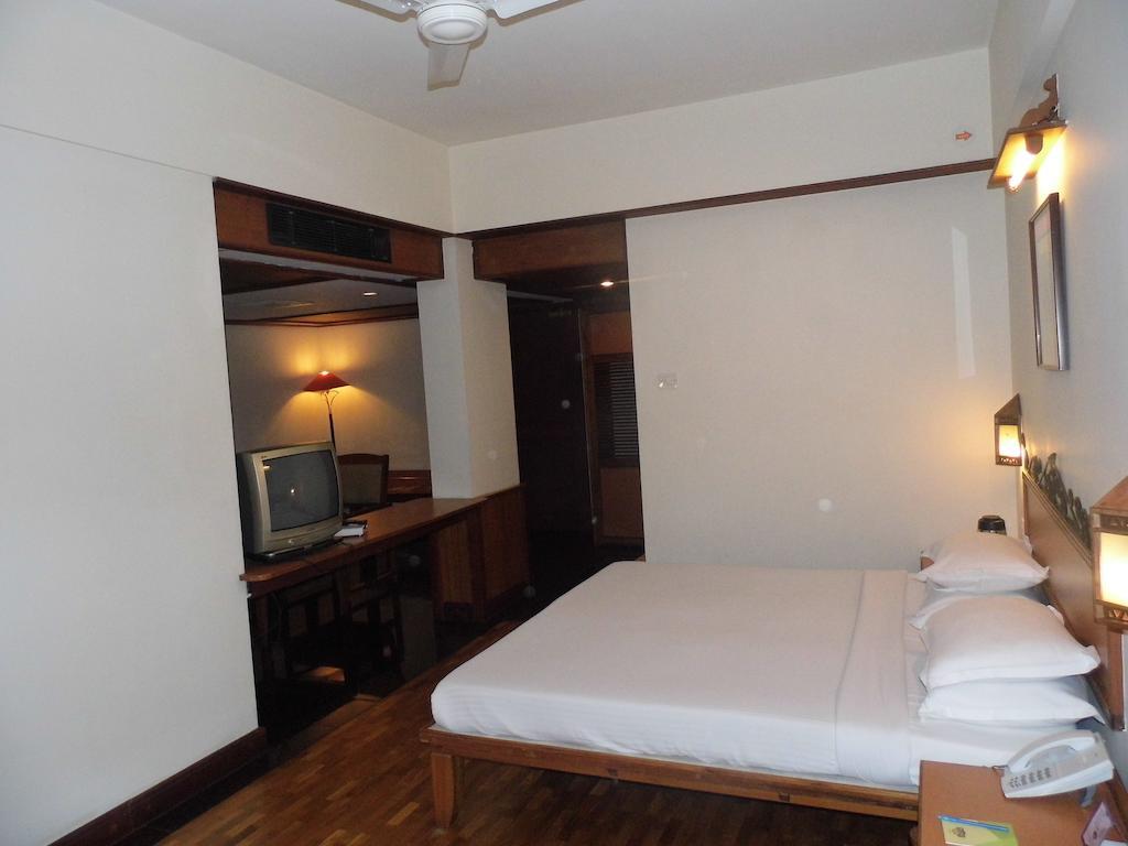 Keys Select By Lemon Tree Hotels, Malabar Gate, Kozhikode Buitenkant foto